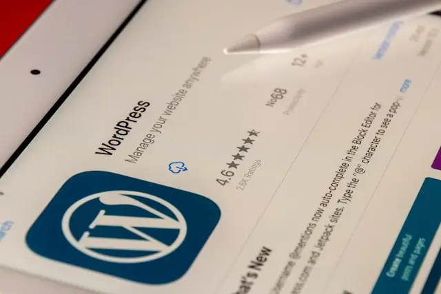 WordPress Content Management System (CMS) home page showing its download and rating.